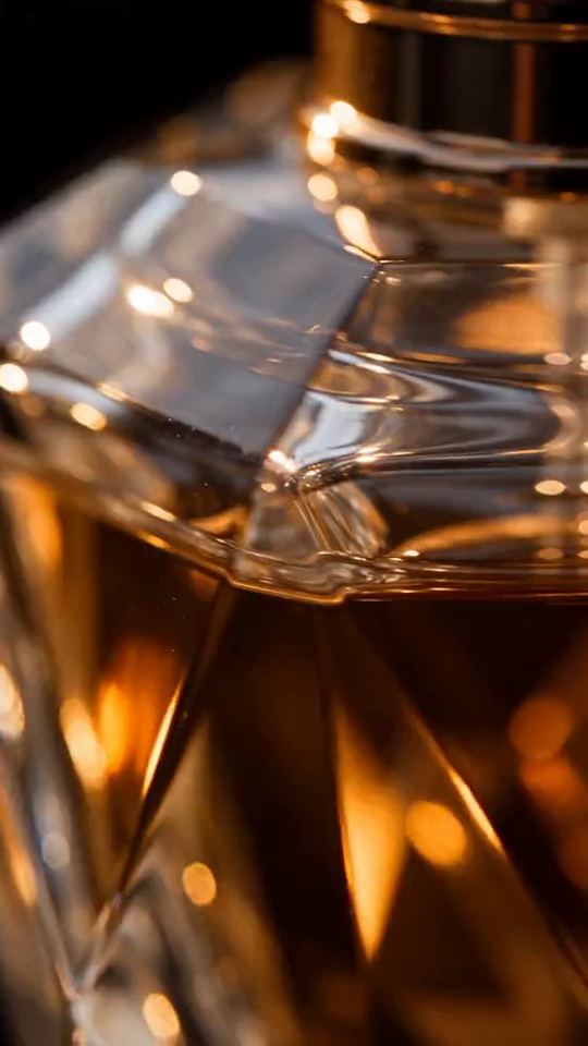 Your clip: Perfume macro